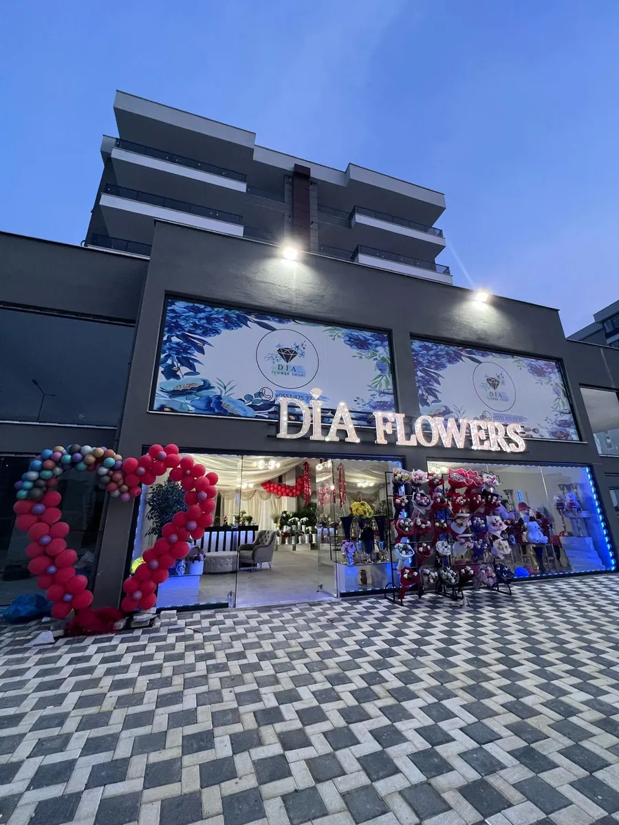 DİA Flowers mağaza önü